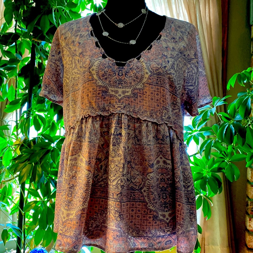 Lucky brand little blouse size L in good condition.  Pale Pink and Blue, ivory.